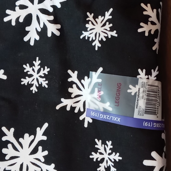 No Boundaries Black w White Snowflake Ankle Leggings 2X(19) NWT - Picture 4 of 4